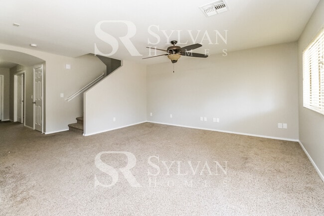 Building Photo - This lovely home is waiting for you!