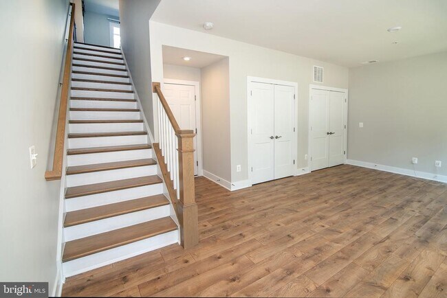 Building Photo - 12036 N Shore Dr