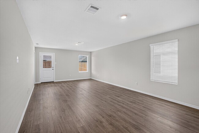 Building Photo - 1121 Southfield Dr