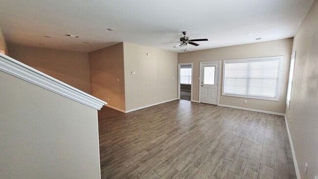 Building Photo - Spacious Townhouse located in Chaffee Cros...