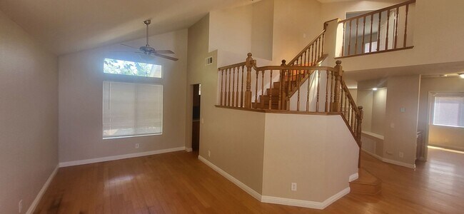 Building Photo - 4 Bedroom, 3 Bath Cul-de-Sac in Hemet