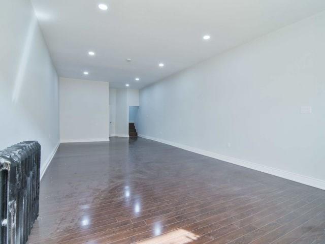 Building Photo - 871 King St E