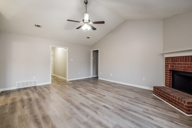 Foto del edificio - 10712 Oak Cir N