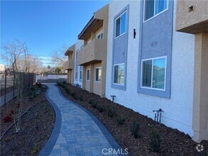 Building Photo - 454 E Ave Q3