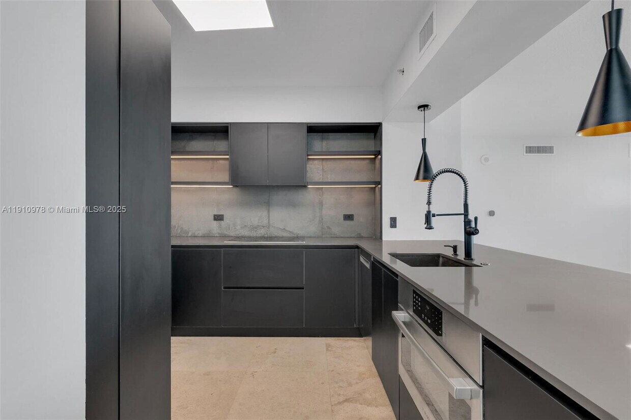 Primary Photo - 31 SE 5th St