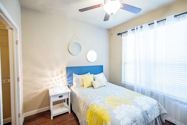 Foto del edificio - 701 Center Ridge Dr