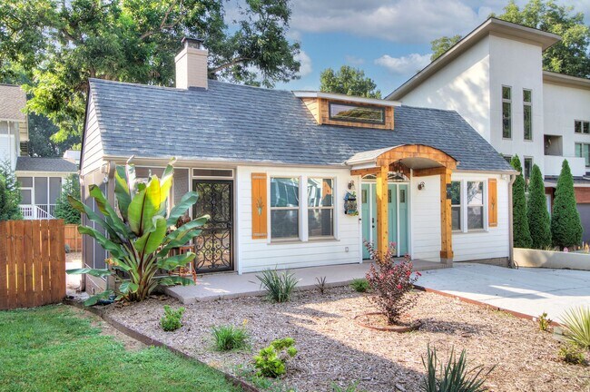 Building Photo - Discover the charm of this top-floor unit in a beautifully updated single-family bungalow