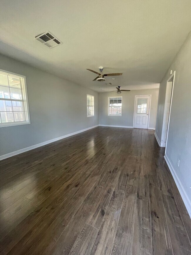Building Photo - Home for rent!