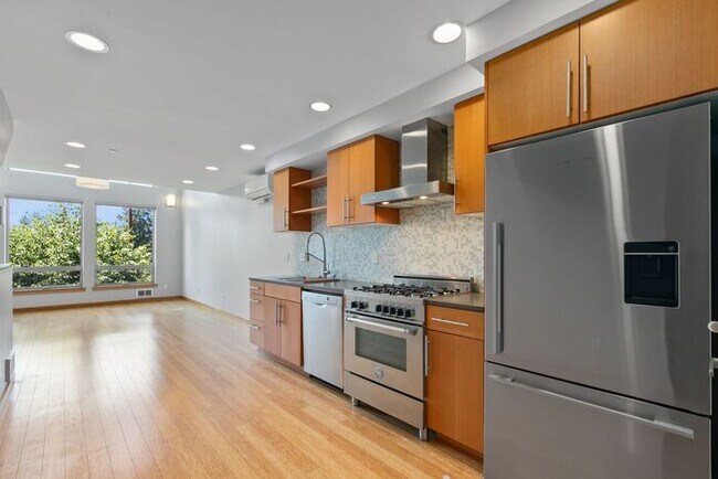 Building Photo - Air Conditioned West Seattle Live/Work Tow...