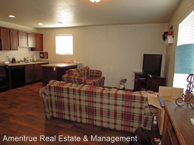 Foto del edificio - 3 br, 2 bath House - 207 N 680 E