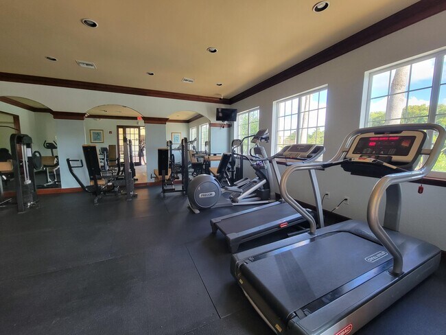 Foto del edificio - 1400 Crestwood Ct S