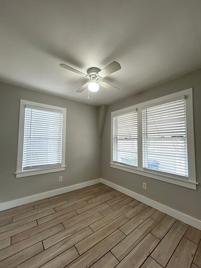 Foto del edificio - 703 E Hanlon St