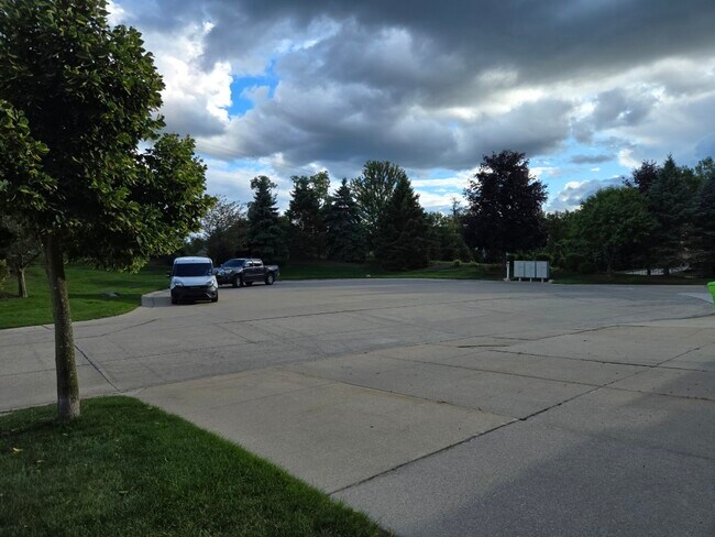 Building Photo - 6725 Boulder Pointe Dr