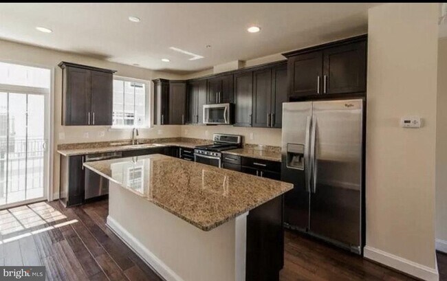 Foto del edificio - 44 Linden Pl