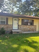 Building Photo - 1423 Rebel Dr