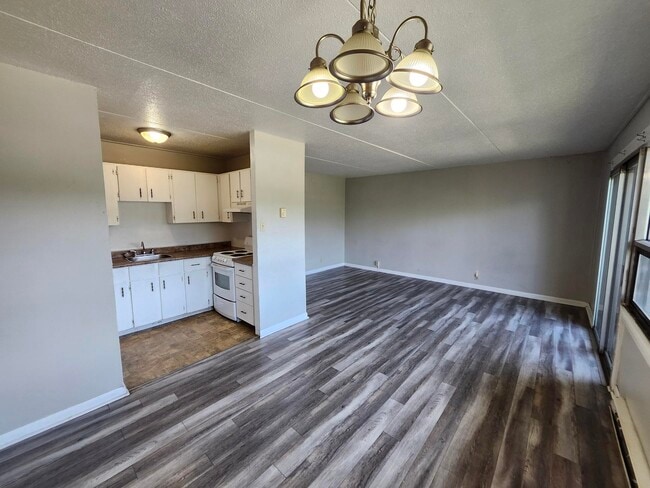 Building Photo - 411 Ellerdale St