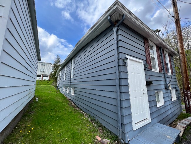 Foto del edificio - 448 Biddle St