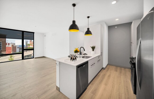 Building Photo - Gorgeous brand-new studio in East Bucktown