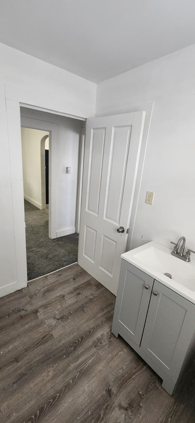 Building Photo - 197 Roosevelt St