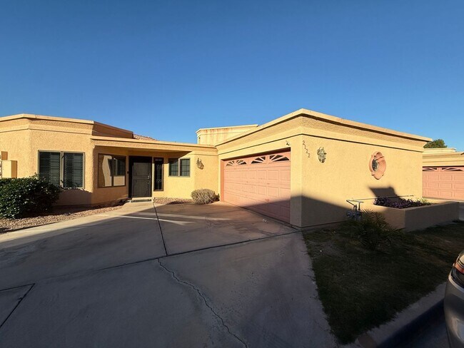 Foto del edificio - Del Valle Terrace - Luxury Townhome for Rent!