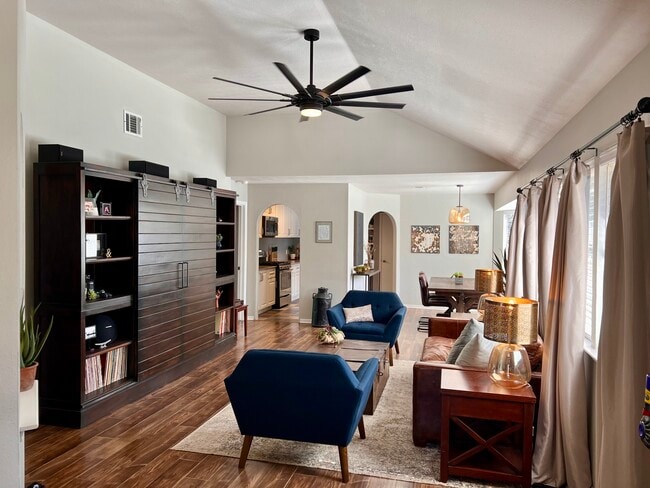 Foto del edificio - 1410 Moss Creek Dr