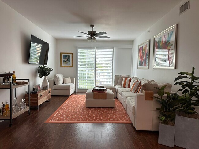 Building Photo - 720 S Sapodilla Ave