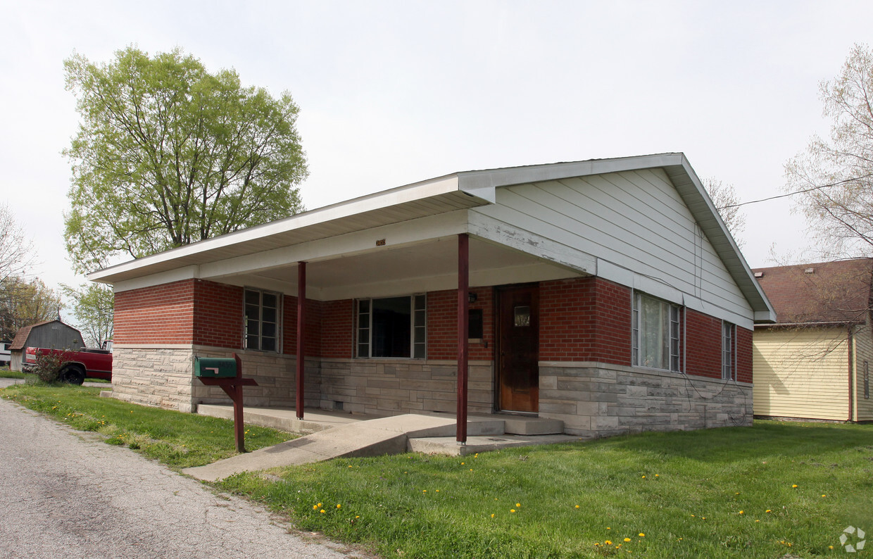 Primary Photo - 3820 S County Road 400 E