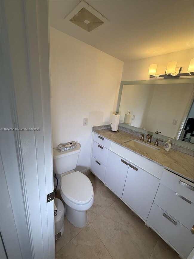 Building Photo - 6350 SW 139th Ct