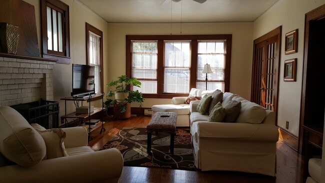 Foto del edificio - 105 Stanhope Ct