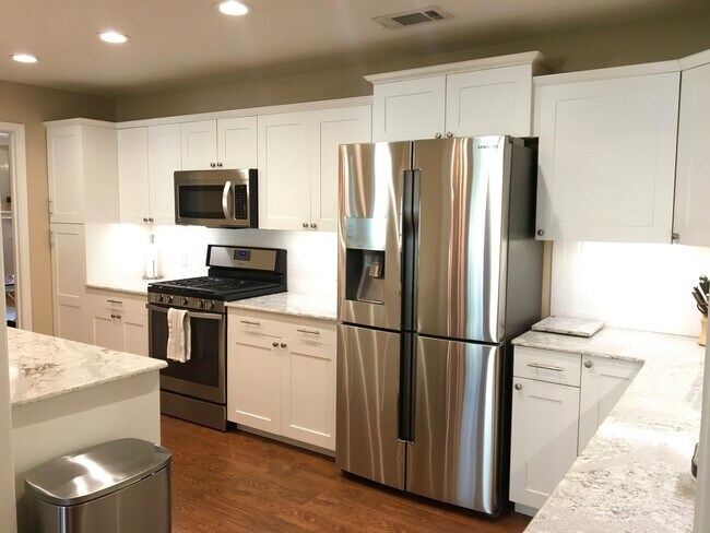 Foto del edificio - 776 Thora Blvd