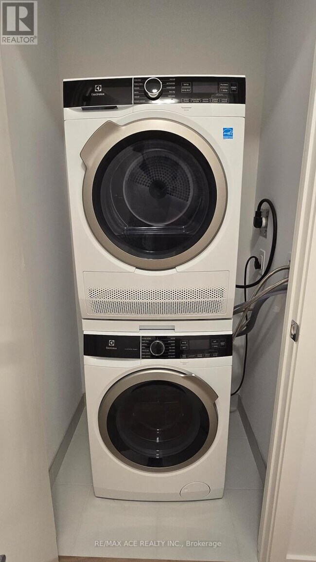 Photo du bâtiment - 7439 Kingston Rd