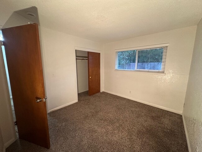 Foto del edificio - NICE DUPLEX IN ELVERTA!!