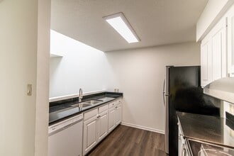 Building Photo - 1507 Wimbledon Dr