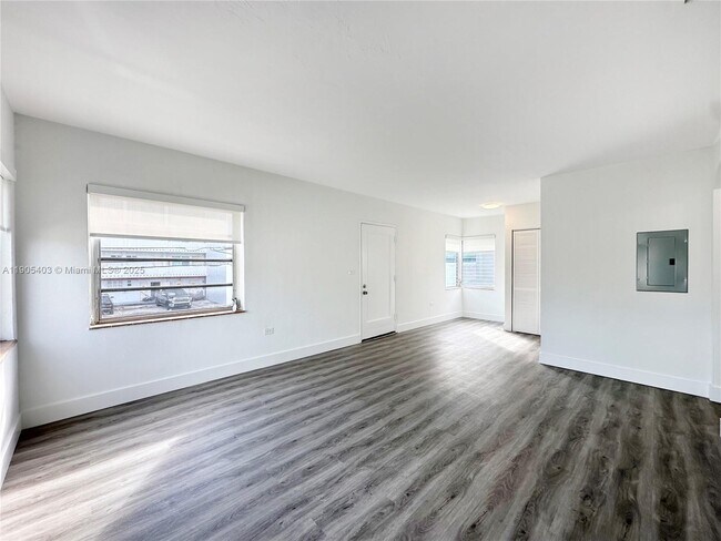 Foto del edificio - 1920 Biarritz Dr