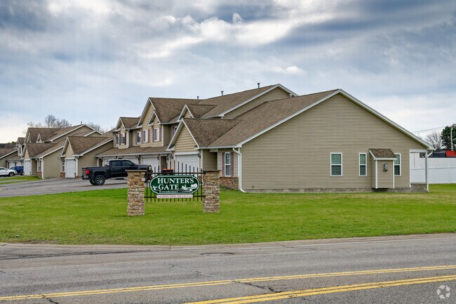 Foto del edificio - Hunters Gate Townhomes