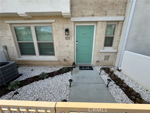 Primary Photo - 103 E Knox Dr