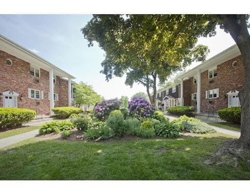 Building Photo - 418 Meadow St