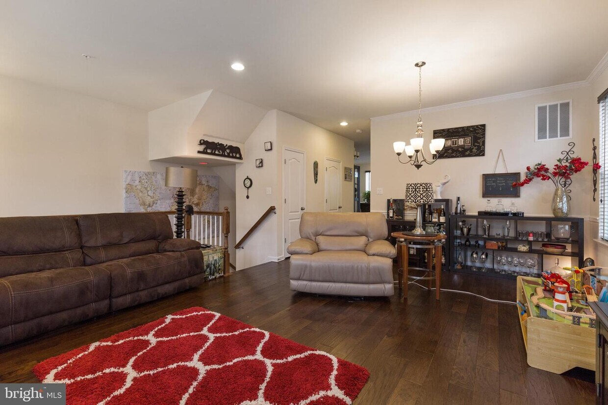 Primary Photo - 7809 SUNHAVEN Way