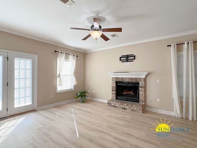 Building Photo - Spacious 4 Bedroom Home in Crestview!