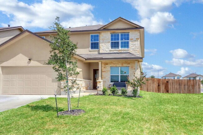 Building Photo - "Spacious 5-Bedroom Home with 3.5 Full Bat...