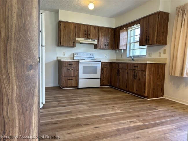 Foto del edificio - 120 Serenity Avenue