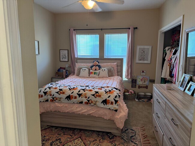 Foto del edificio - AUGUST 2026 PRE-LEASE!  Spacious 3 Bedroom...