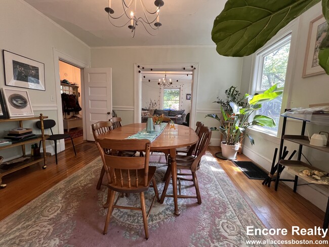 Building Photo - 9 Kenwood St