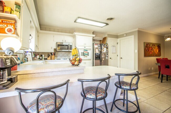 Foto del edificio - Great 3 bedroom 2 bathroom house in fantastic Location!