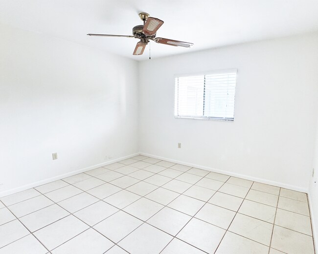 Foto del edificio - 699 110th Ave N