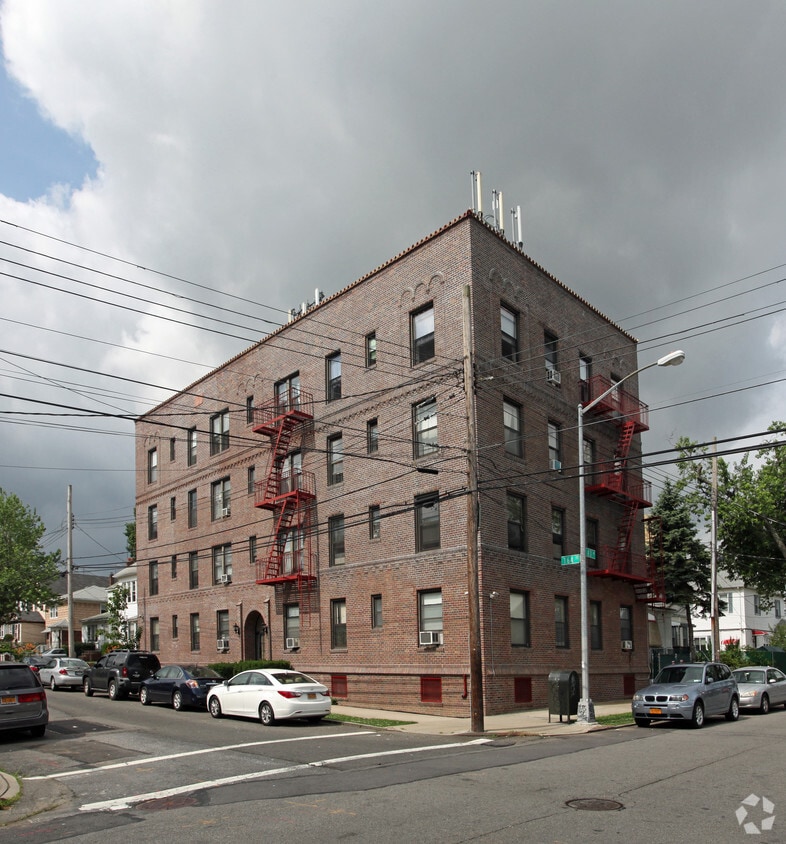 Primary Photo - 43-06 164th St