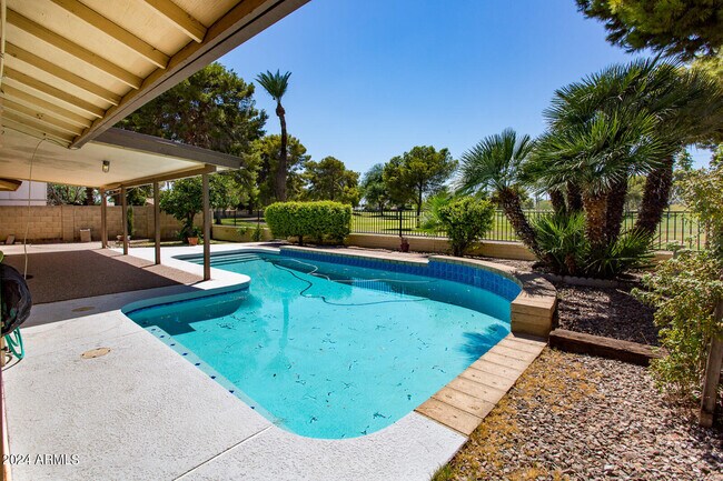 Building Photo - 7232 S La Rosa Dr