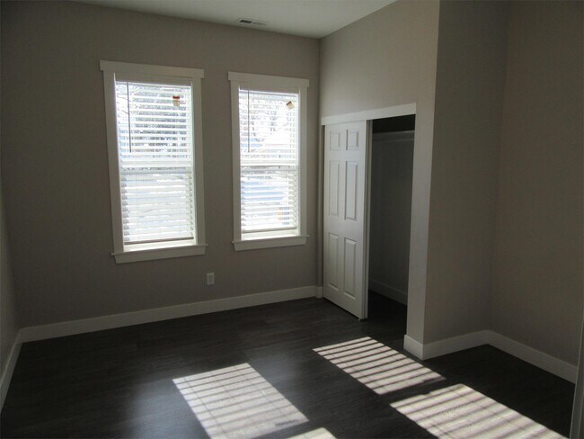 Building Photo - 244 Fern Ave N