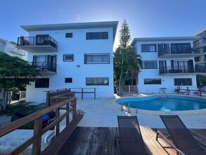 Building Photo - 7845 NE Bayshore Ct