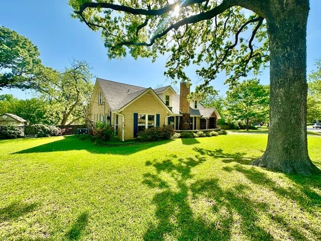 Building Photo - Spacious 4 Bedroom in the Heart of Tyler! Available Now!